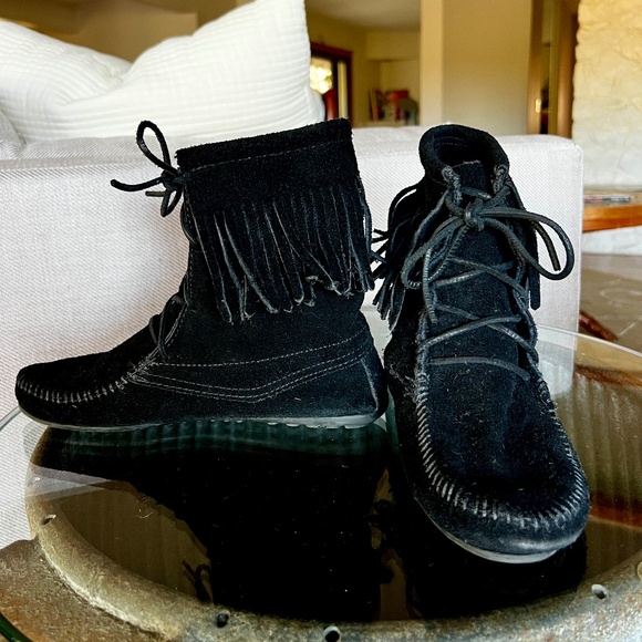 Minnetonka Tramper Boot - Picture 3 of 9